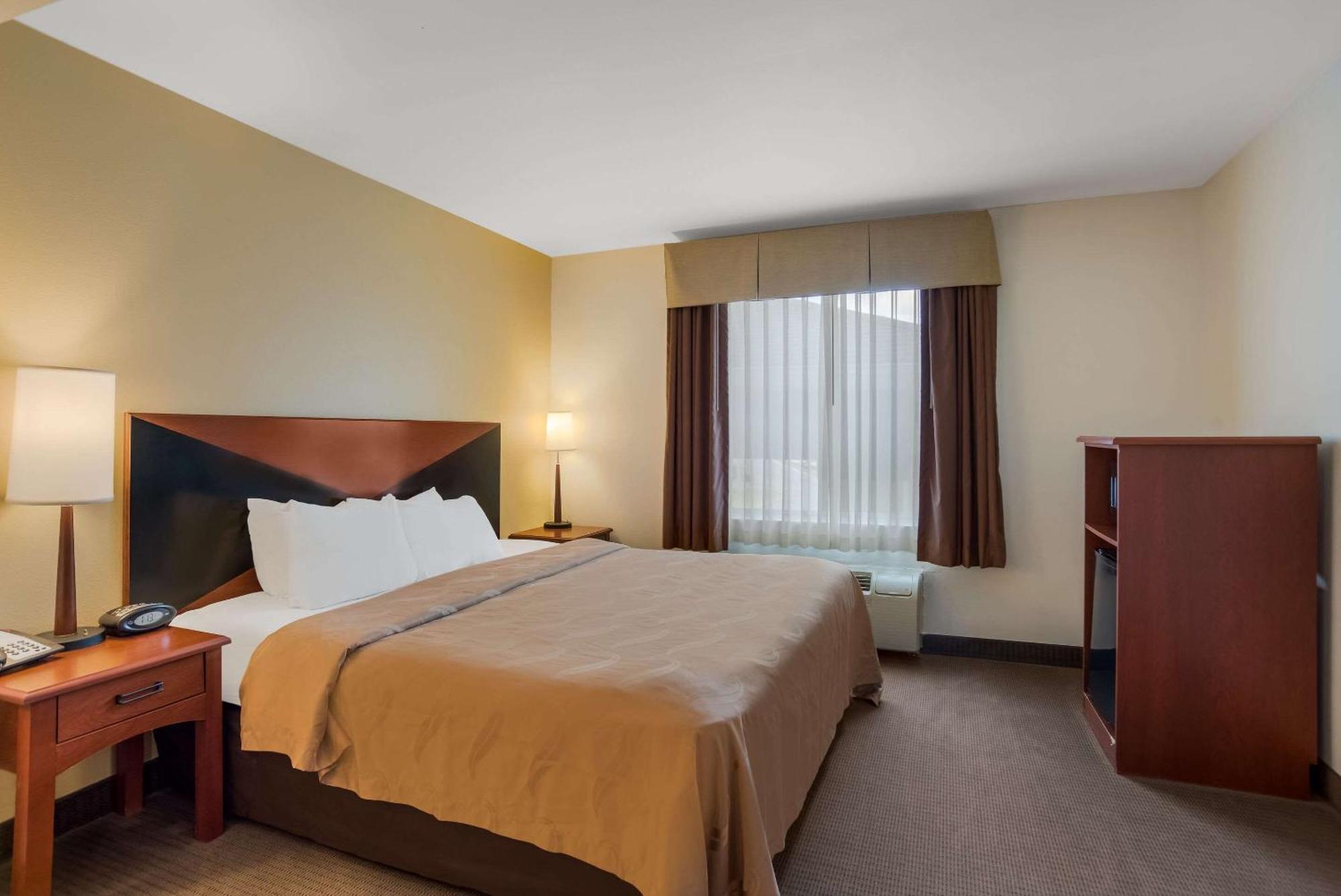 Quality Inn & Suites צ'יימברסבורג מראה חיצוני תמונה