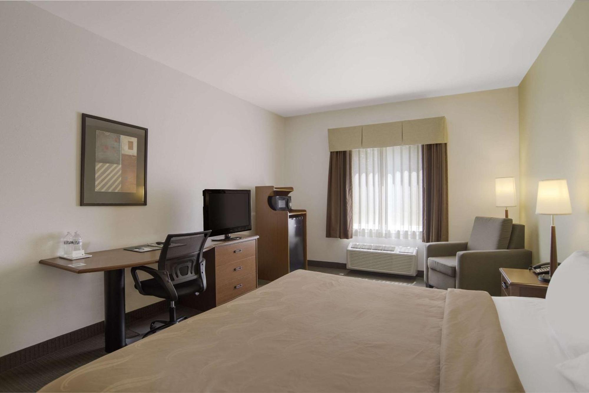 Quality Inn & Suites צ'יימברסבורג מראה חיצוני תמונה