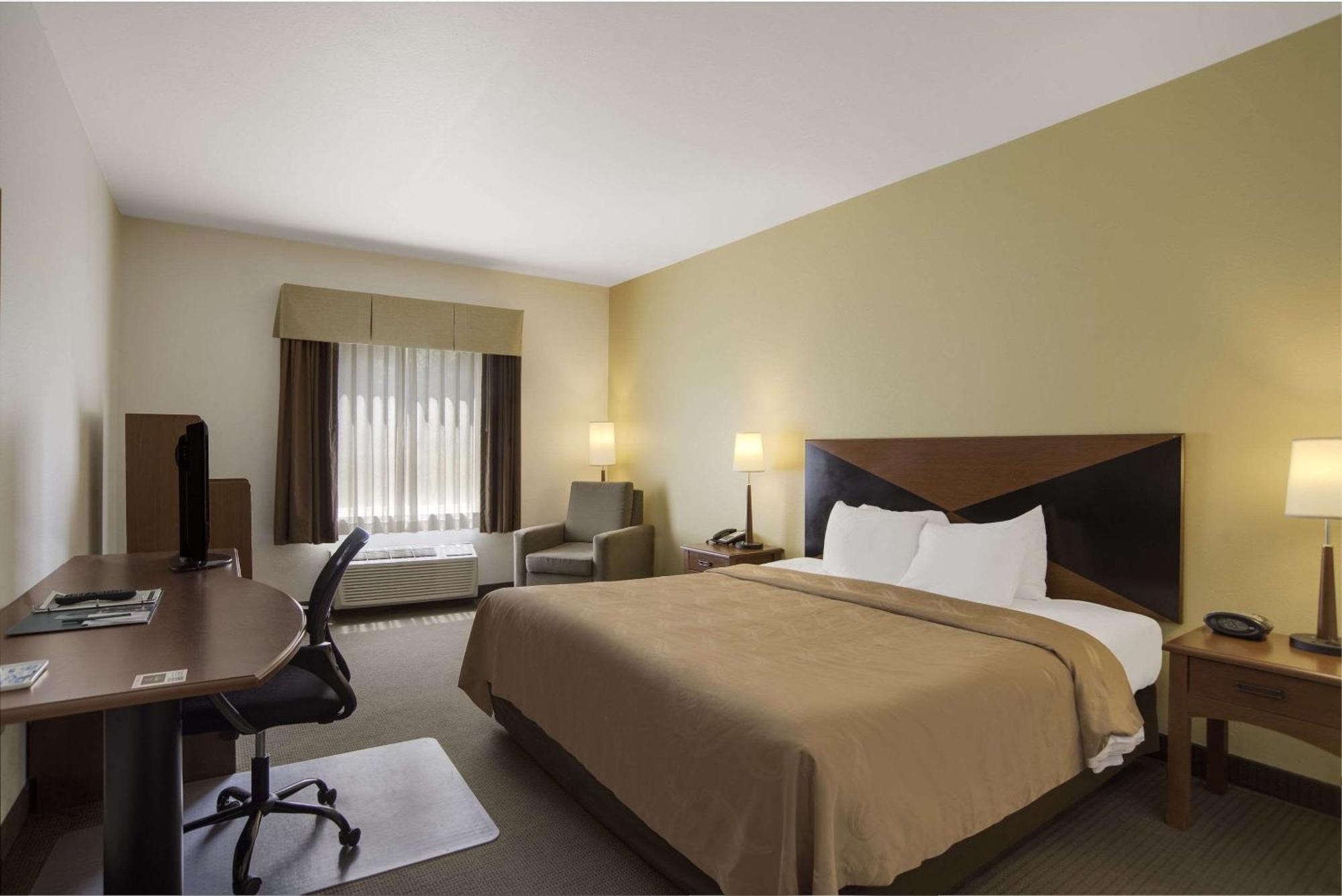 Quality Inn & Suites צ'יימברסבורג מראה חיצוני תמונה