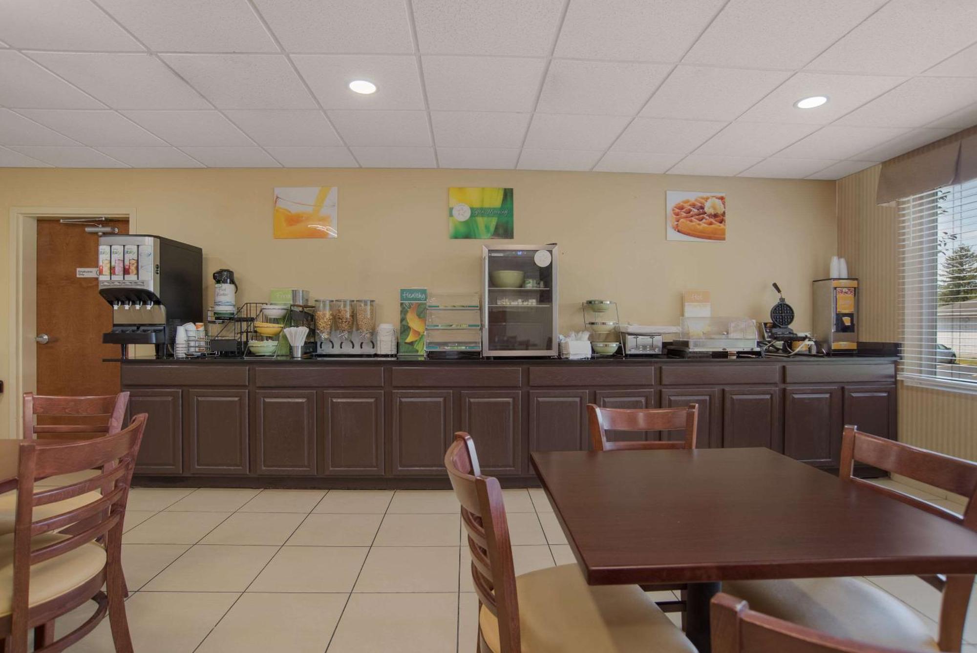 Quality Inn & Suites צ'יימברסבורג מראה חיצוני תמונה