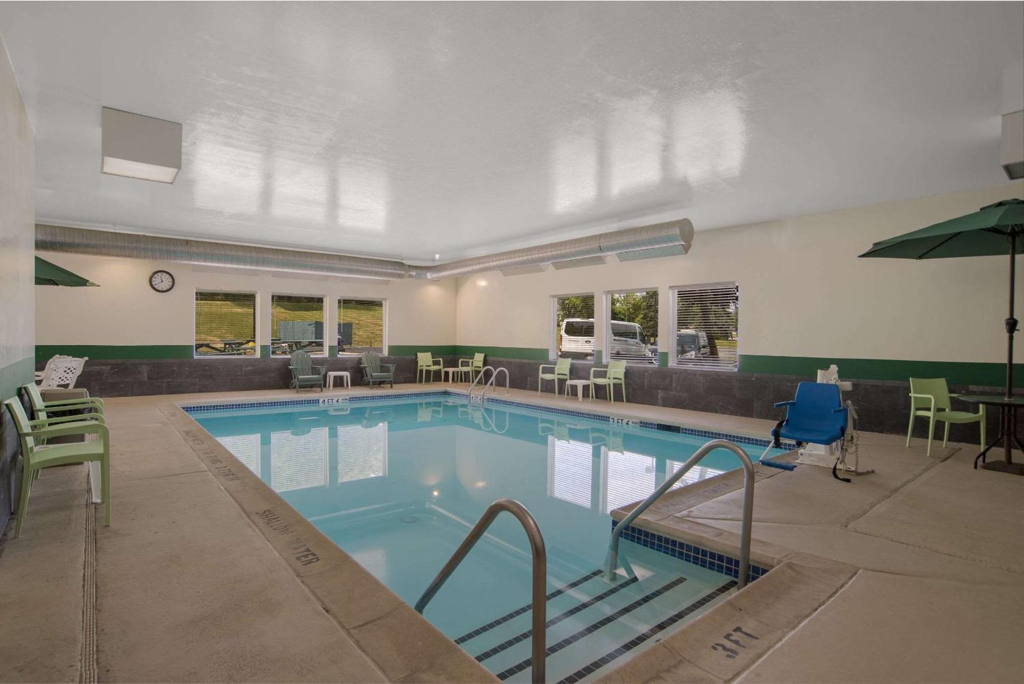 Quality Inn & Suites צ'יימברסבורג מראה חיצוני תמונה