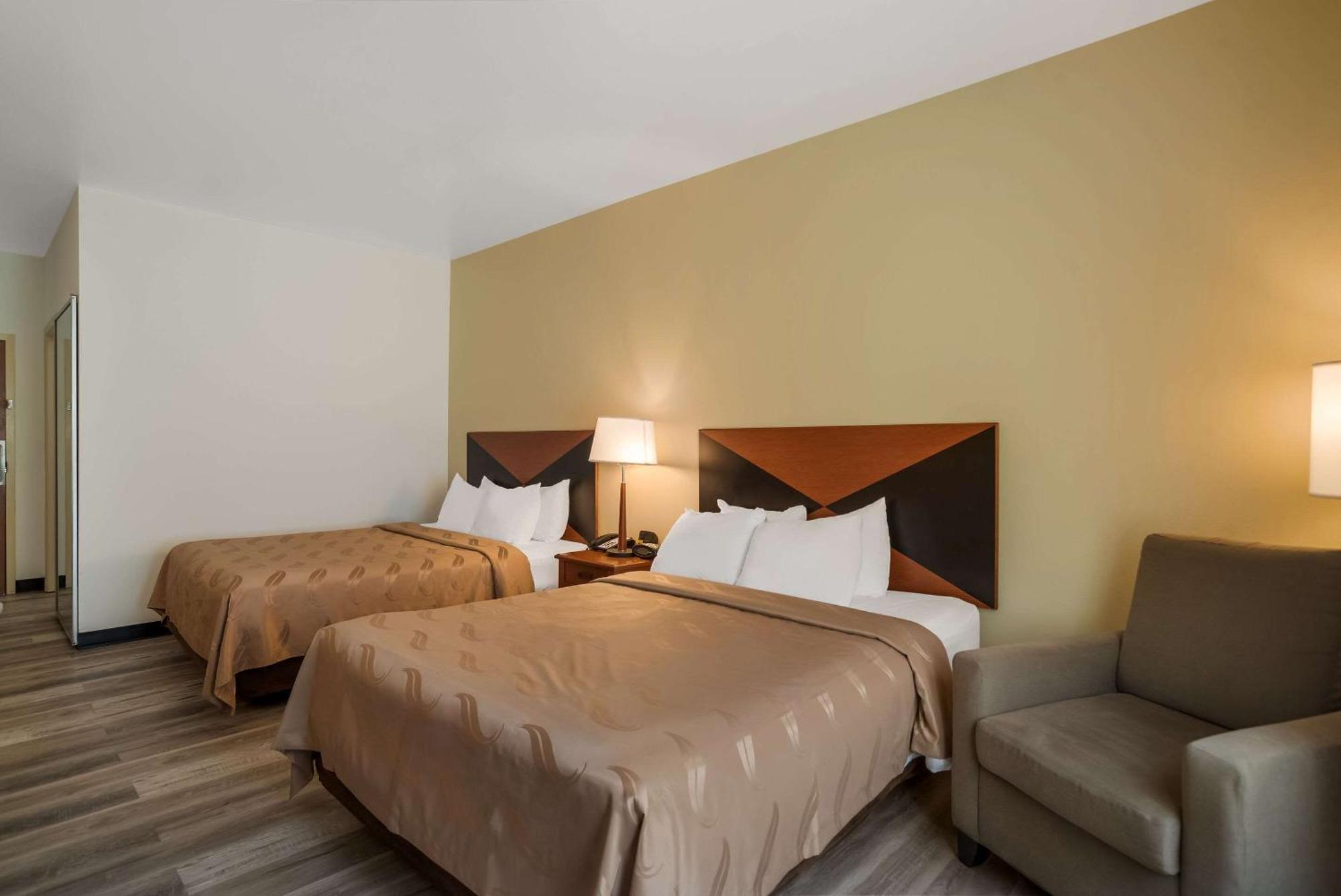 Quality Inn & Suites צ'יימברסבורג מראה חיצוני תמונה