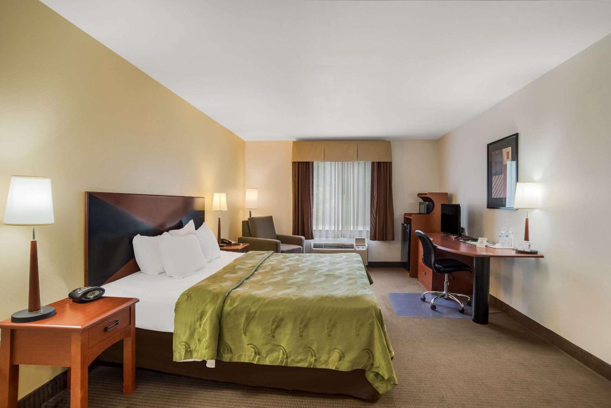 Quality Inn & Suites צ'יימברסבורג מראה חיצוני תמונה