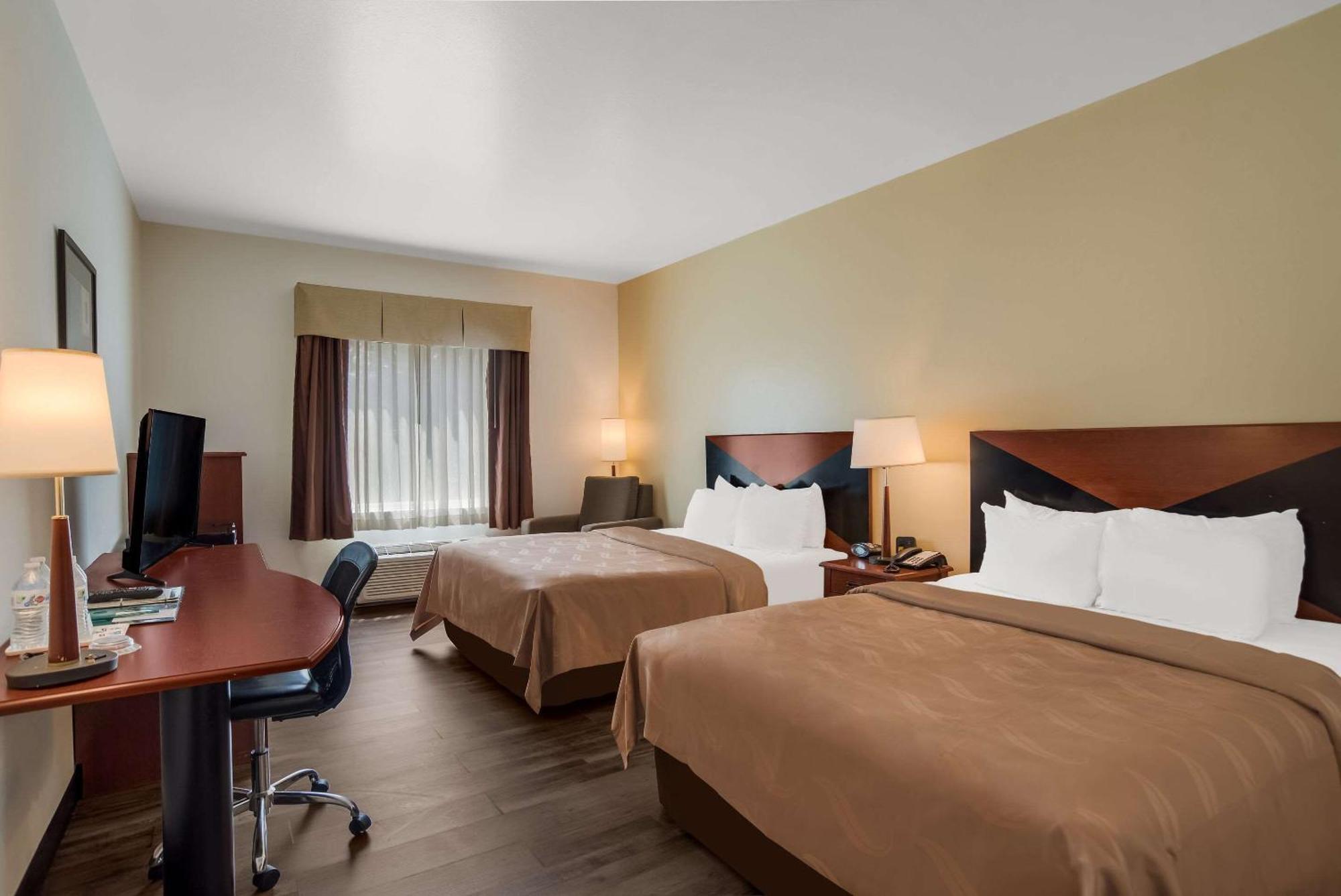 Quality Inn & Suites צ'יימברסבורג מראה חיצוני תמונה
