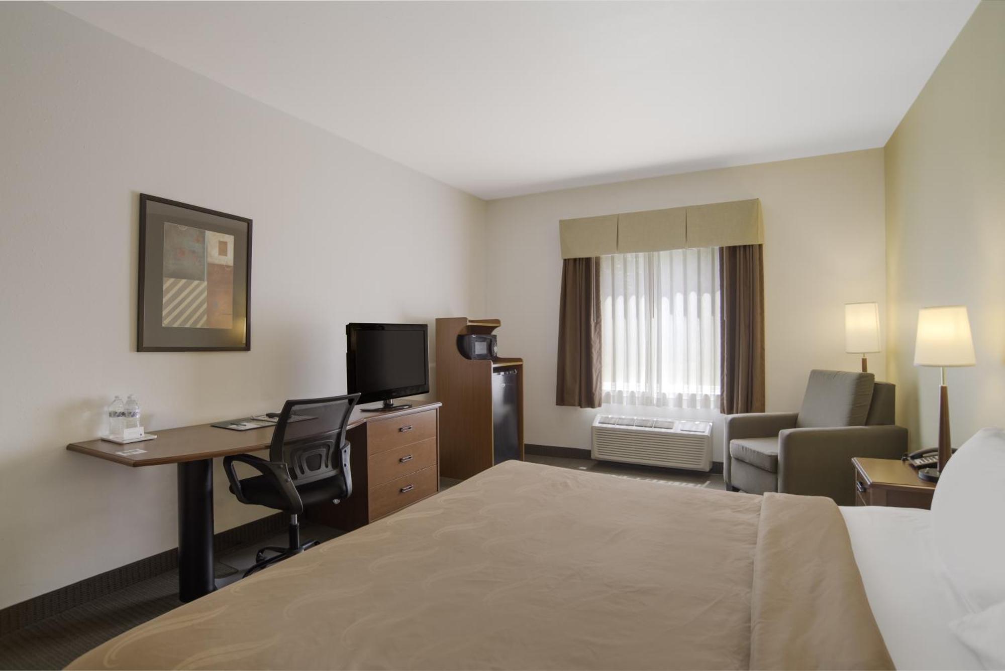 Quality Inn & Suites צ'יימברסבורג מראה חיצוני תמונה