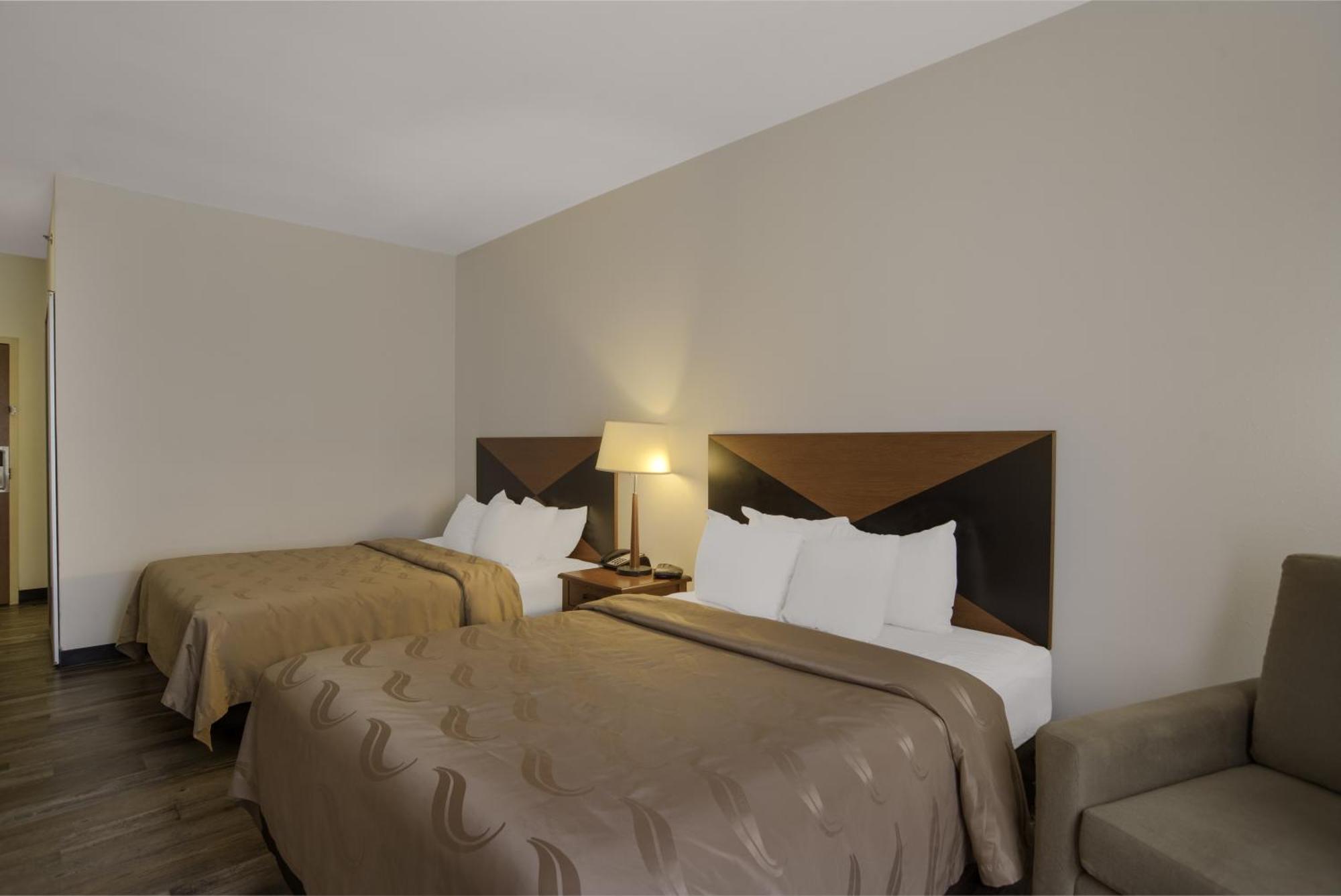 Quality Inn & Suites צ'יימברסבורג מראה חיצוני תמונה