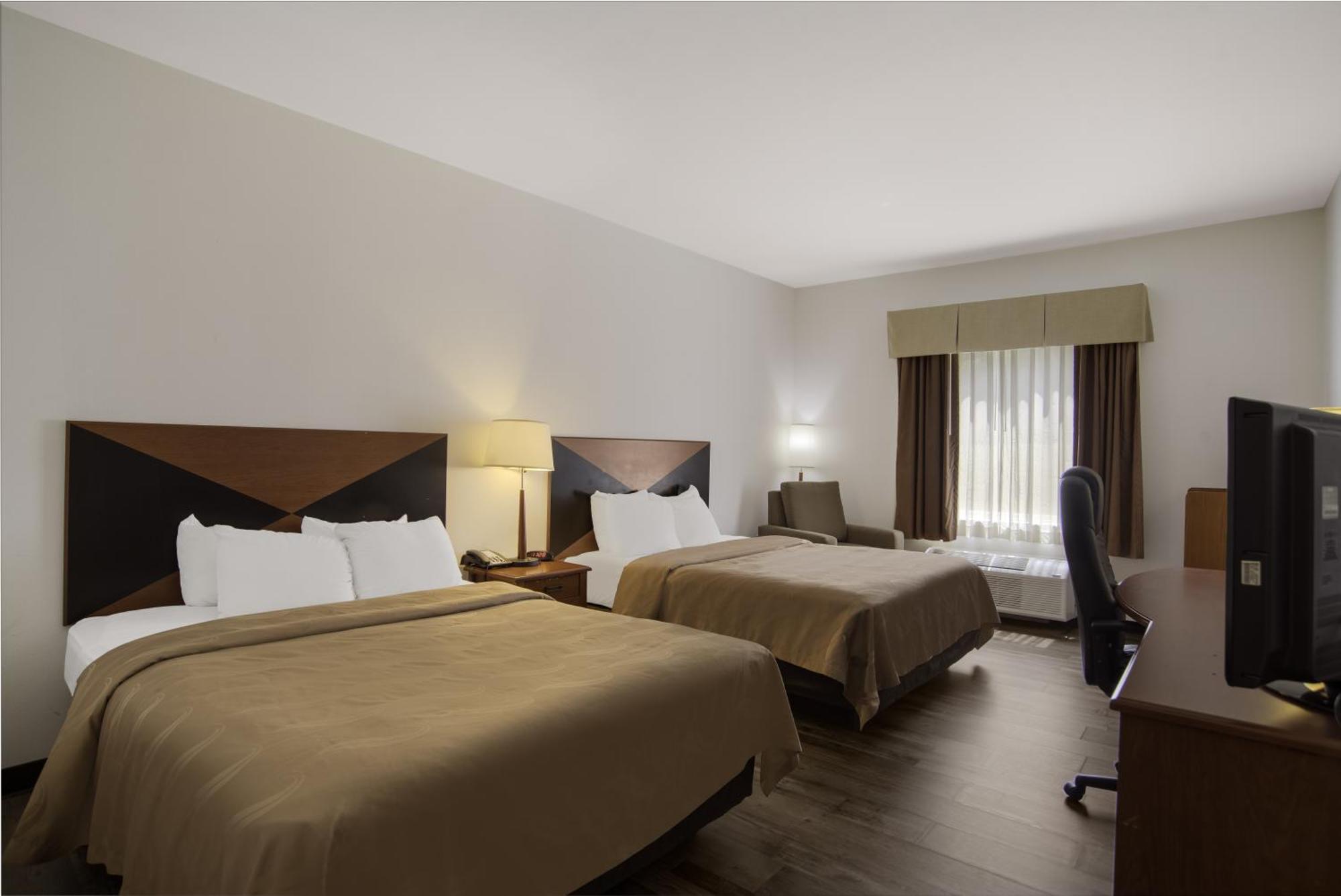 Quality Inn & Suites צ'יימברסבורג מראה חיצוני תמונה