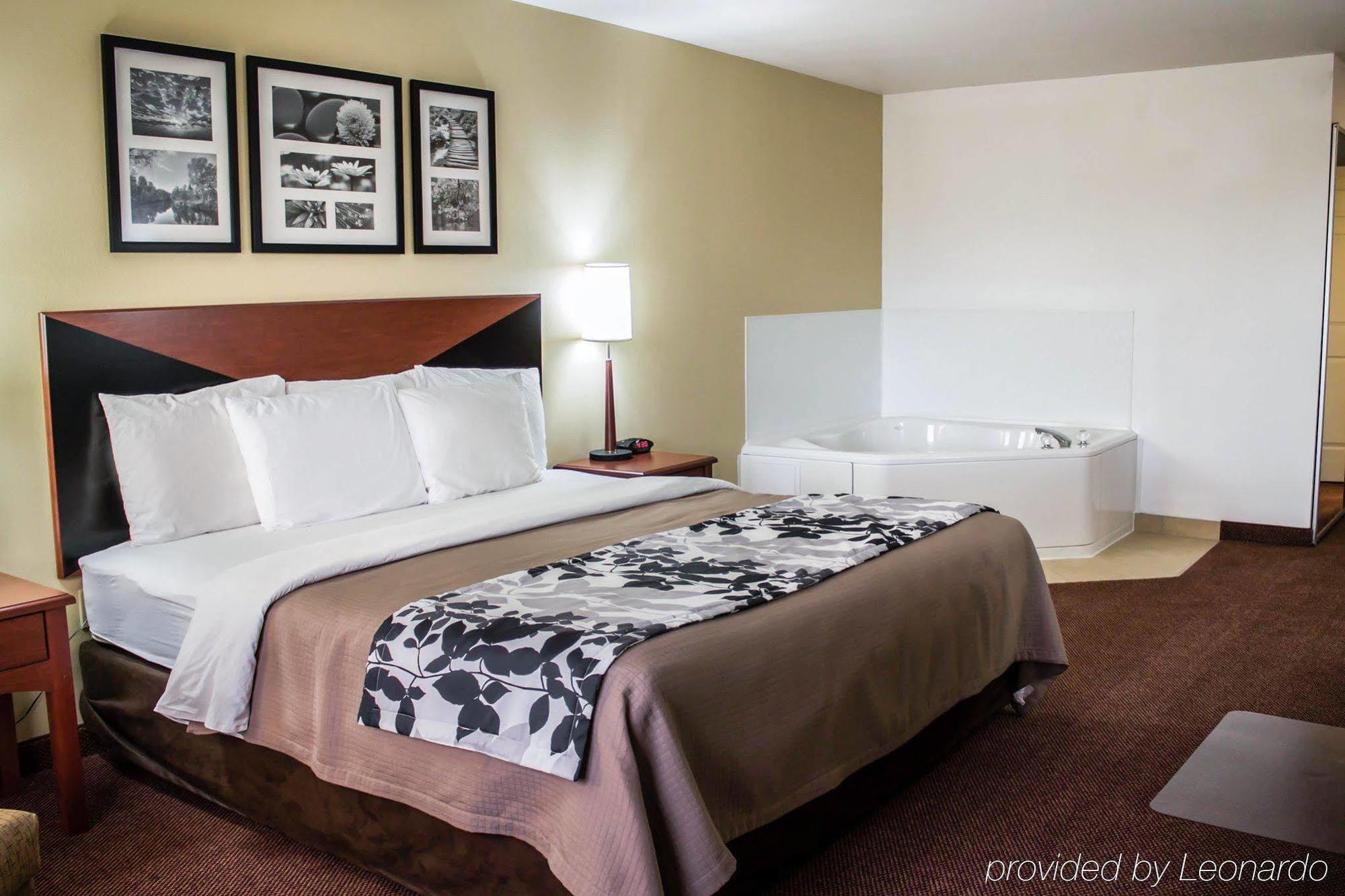 Quality Inn & Suites צ'יימברסבורג מראה חיצוני תמונה